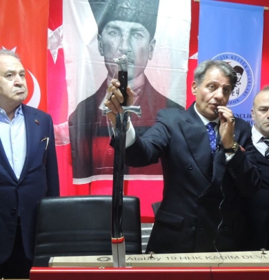 Kadim Devletin 3. Kılıcı, Atabey Hüseyin Hakkı Kahveci Tarafından Trabzon'da Açıldı!